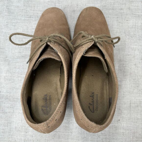 Clarks Bendables Sapphire Chloe Taupe Boots Suede Oxford Heeled Boot Women's 9 - Picture 6 of 10